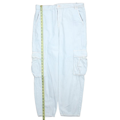 Levi's Women's Light Blue Cargo Jeans Size 31 Relaxed Fit