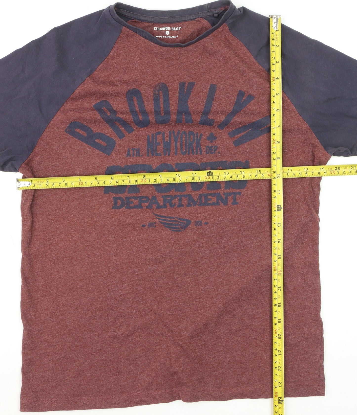Cedar Wood State Men's Red Navy Sports Graphic T-Shirt Size S
