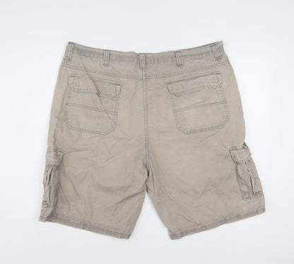 Wrangler Men's Beige Cargo Shorts Size 42 Regular Cotton Workwear