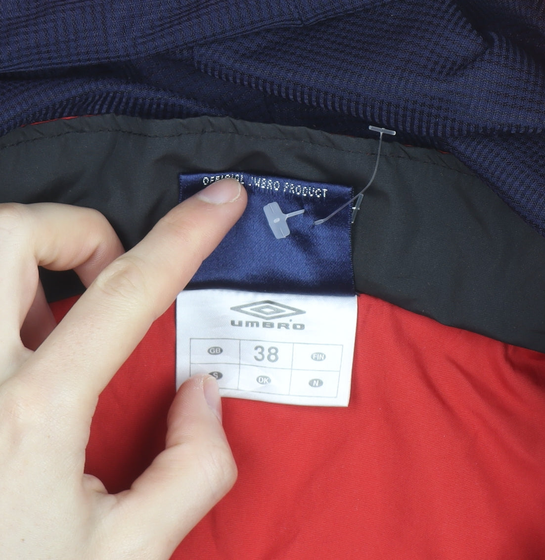 Umbro Men's Red Waterproof Hooded Windbreaker Jacket Size 38