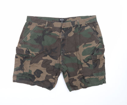 boohooMAN Men's Green Camouflage Cargo Shorts Size 40 Regular Fit