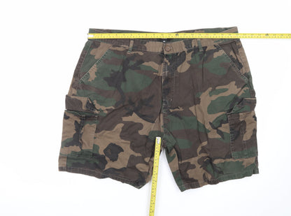 boohooMAN Men's Green Camouflage Cargo Shorts Size 40 Regular Fit