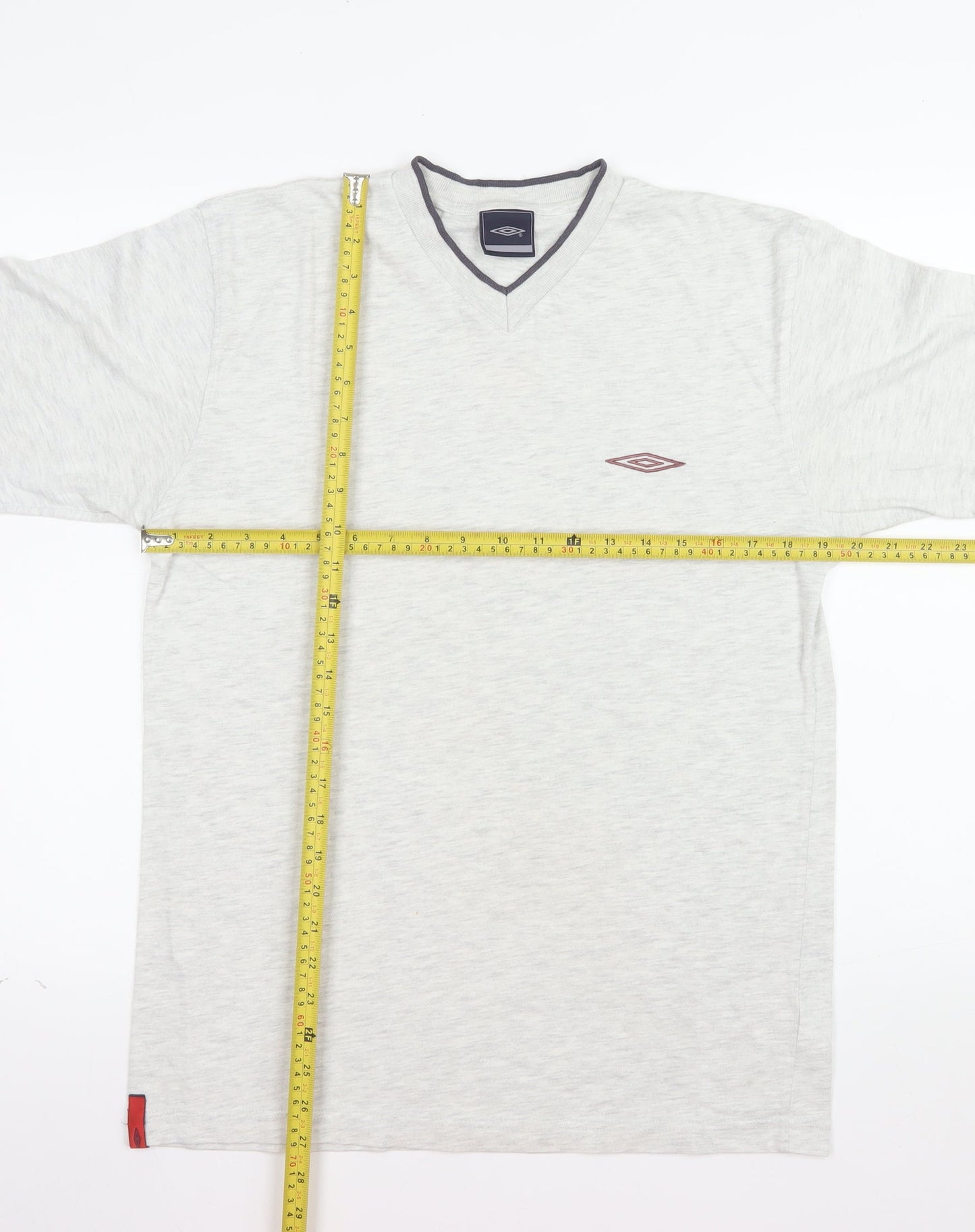 Umbro Men's Grey V-Neck Short Sleeve T-Shirt Size S Classic Fit