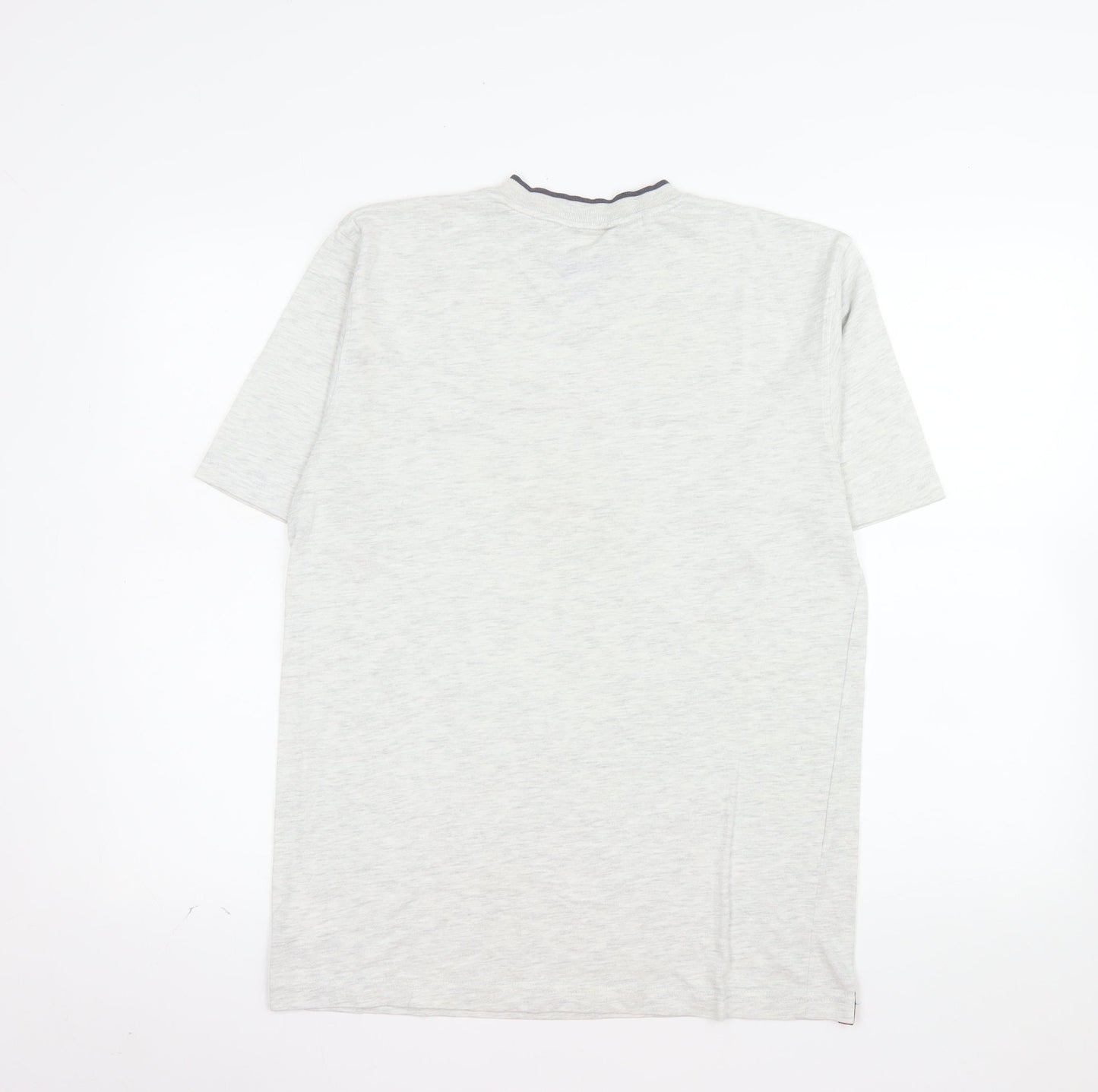 Umbro Men's Grey V-Neck Short Sleeve T-Shirt Size S Classic Fit
