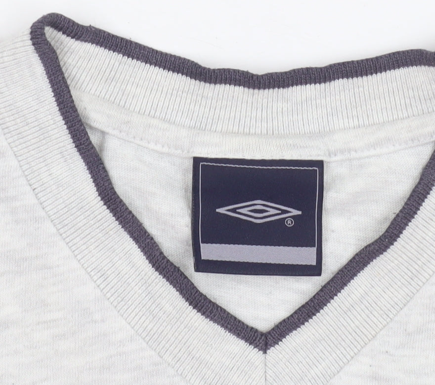 Umbro Men's Grey V-Neck Short Sleeve T-Shirt Size S Classic Fit
