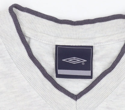 Umbro Men's Grey V-Neck Short Sleeve T-Shirt Size S Classic Fit