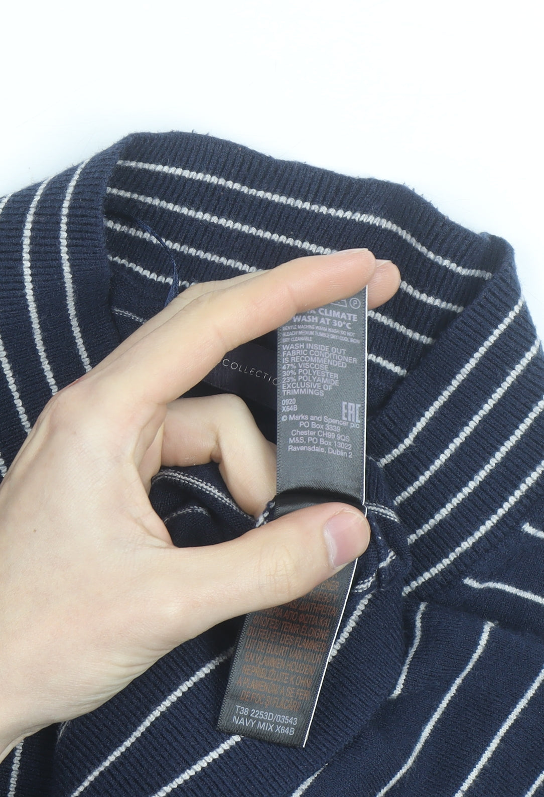 Marks and Spencer Men’s Blue Striped V-Neck Pullover Jumper M