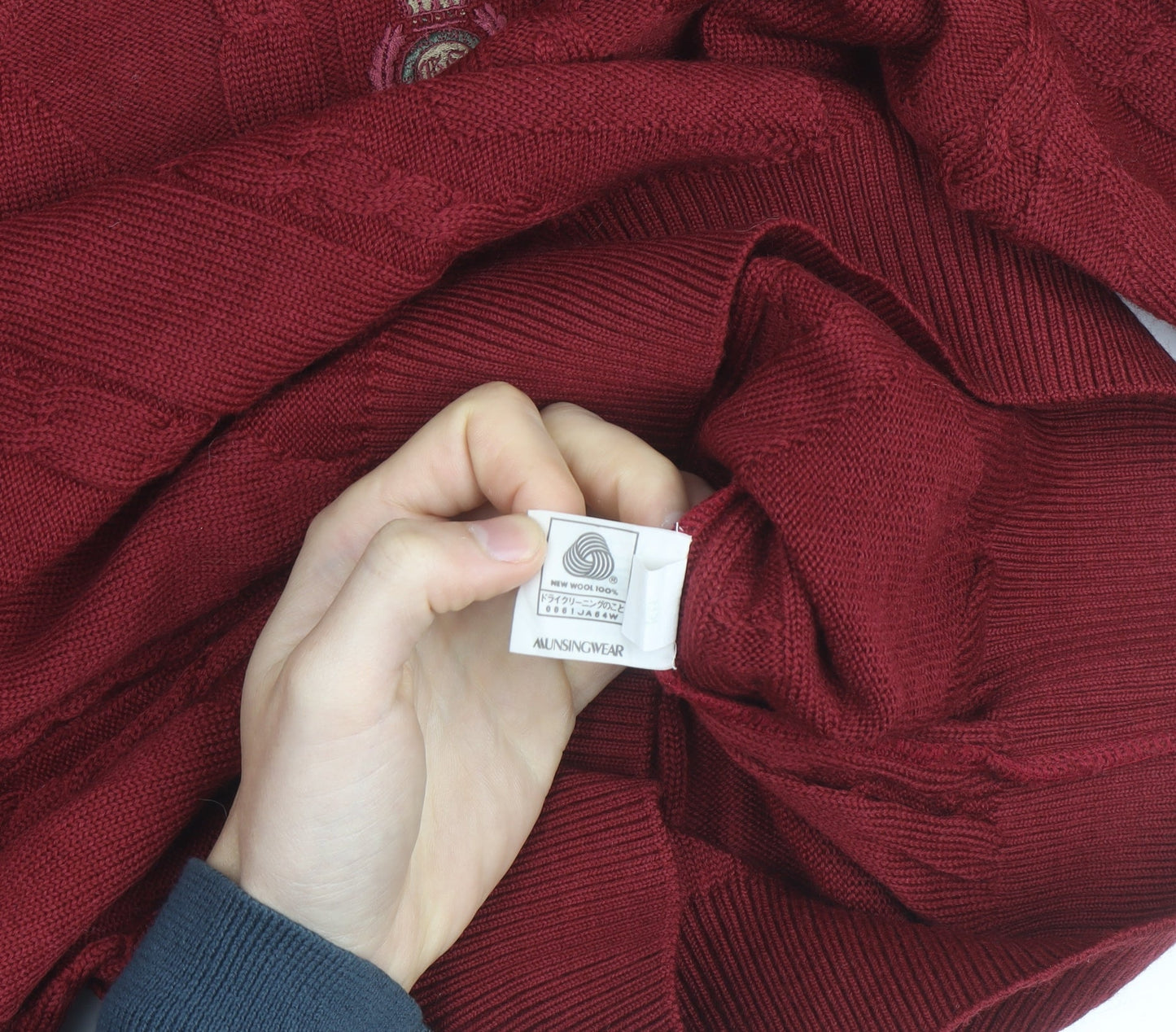 Alunsingwear Men Red Wool Cable-Knit V-Neck Jumper M