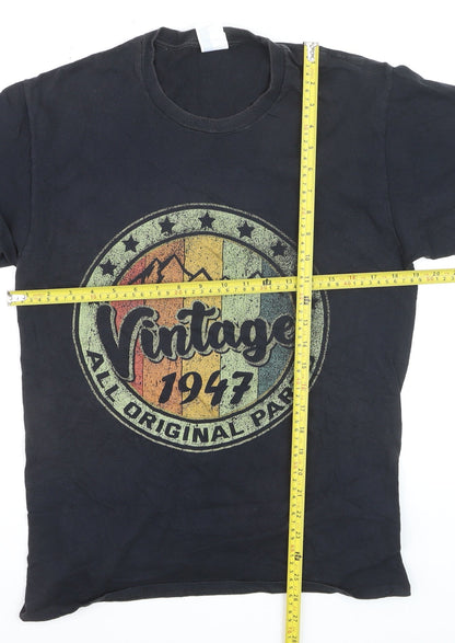 Port & Company Men's Black Vintage 1947 Graphic Cotton T-Shirt M