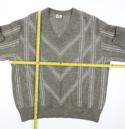 Strickschön Men’s Grey Wool Blend V-Neck Geometric Jumper XL