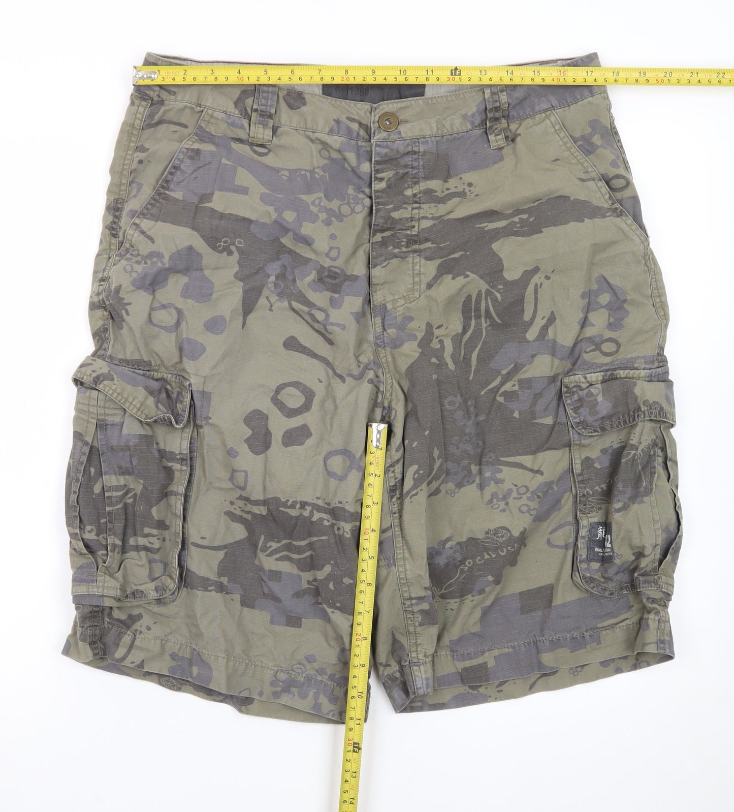 Burton Men's Green Camouflage Cargo Shorts Size L 36in Waist