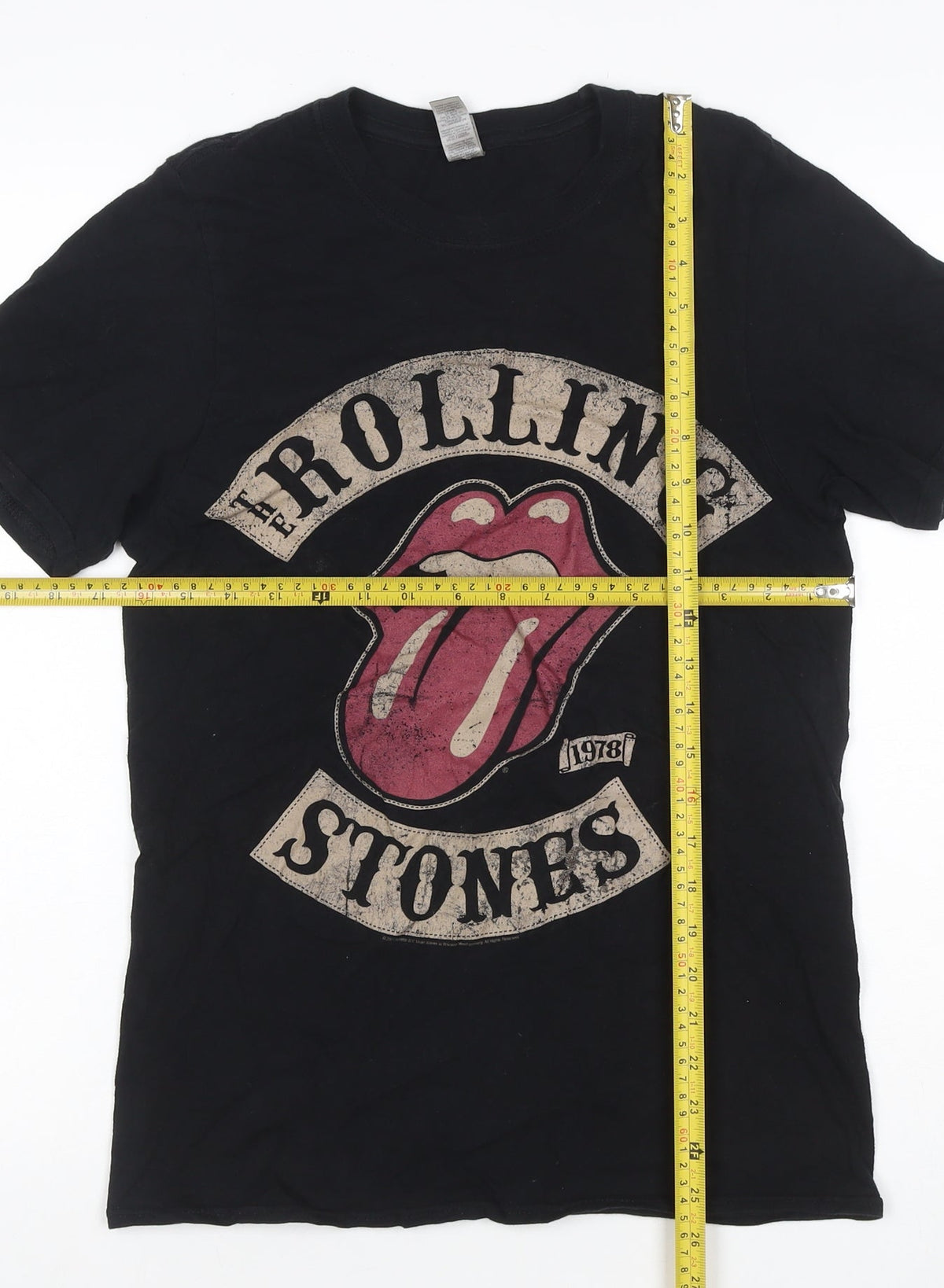 Close-up detail of Gildan unisex black s rolling stones 1978 rock graphic t-shirt