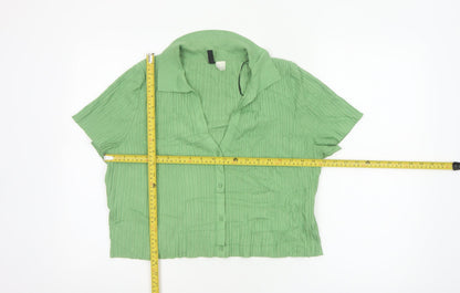 H&M Women Green L Ribbed Knit Collared Short Sleeve Button-Up Top