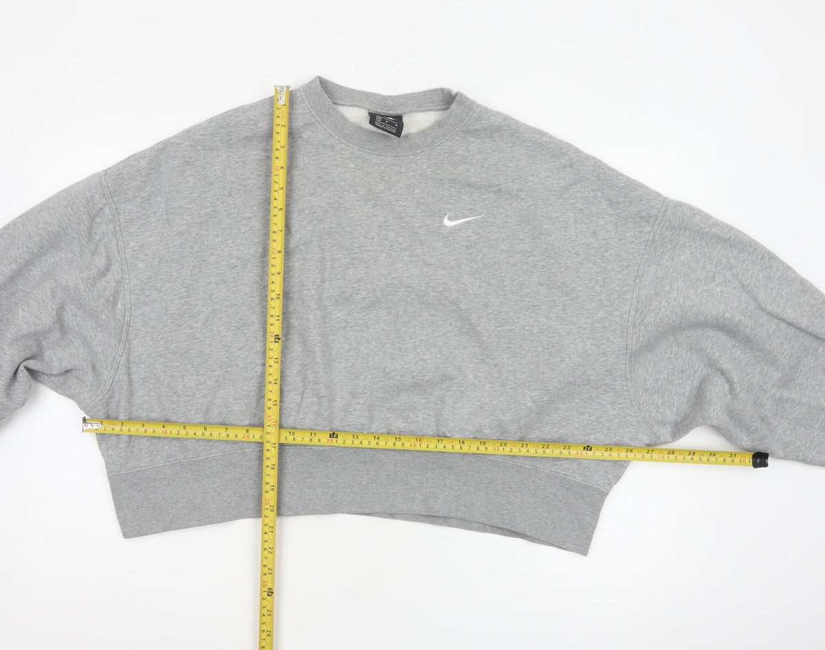 Nike Women’s Grey M Logo Crew Neck Pullover Sweatshirt Fleece