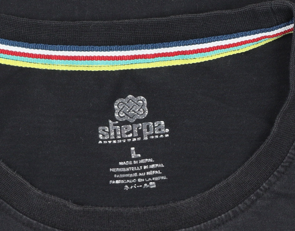 Sherpa Men’s Black Large Organic Cotton Graphic Print Crew Neck T-Shirt
